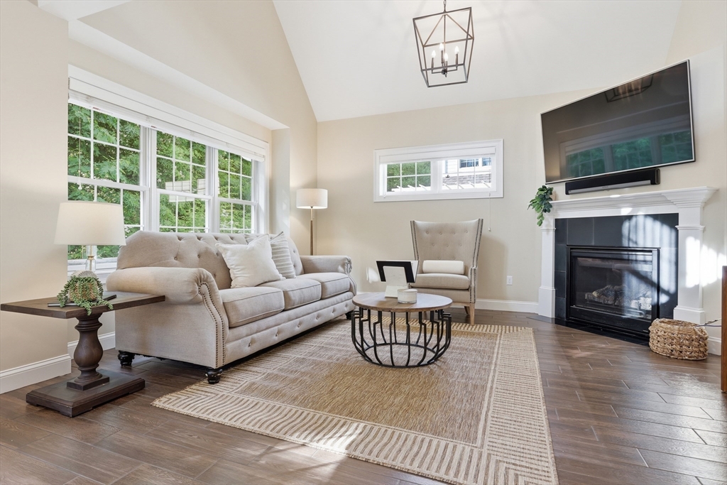8 Cheevers Path, Unit 8 Bedford, MA 01730 - Photo 9 of 37