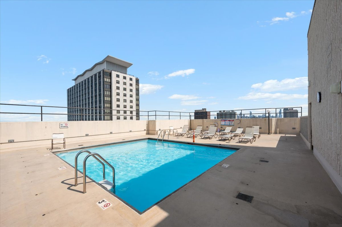 3150 North Sheridan Road, Unit 27B Chicago, IL 60657 - Photo 24 of 24 Gallery Image 24