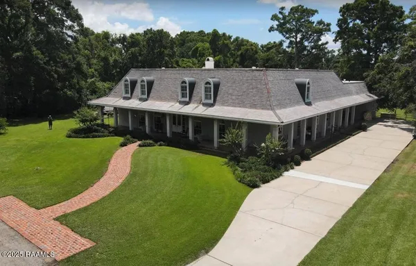 $599,500 | 918 Rue De Chene Vert, Abbeville, LA 70510