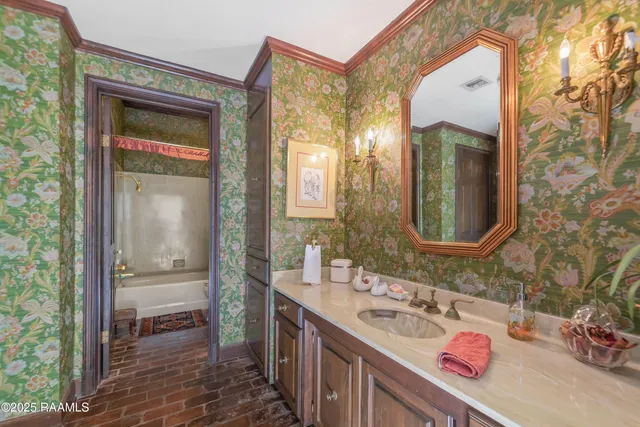 $599,500 | 918 Rue De Chene Vert, Abbeville, LA 70510