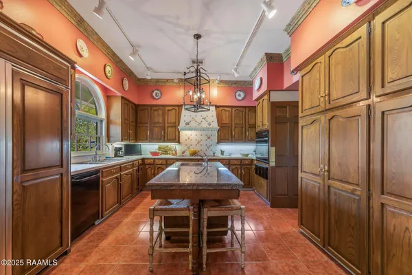 $599,500 | 918 Rue De Chene Vert, Abbeville, LA 70510