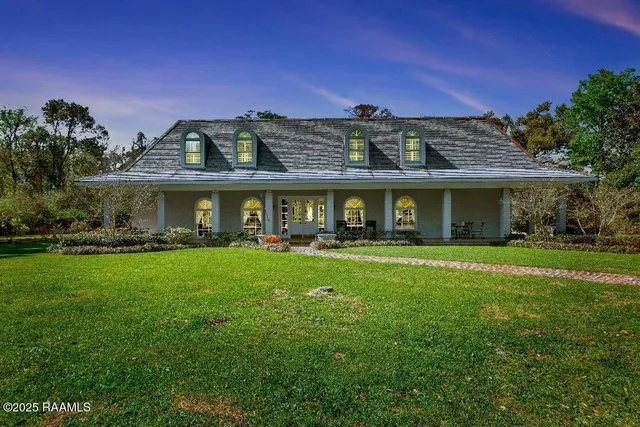 $599,500 | 918 Rue De Chene Vert, Abbeville, LA 70510