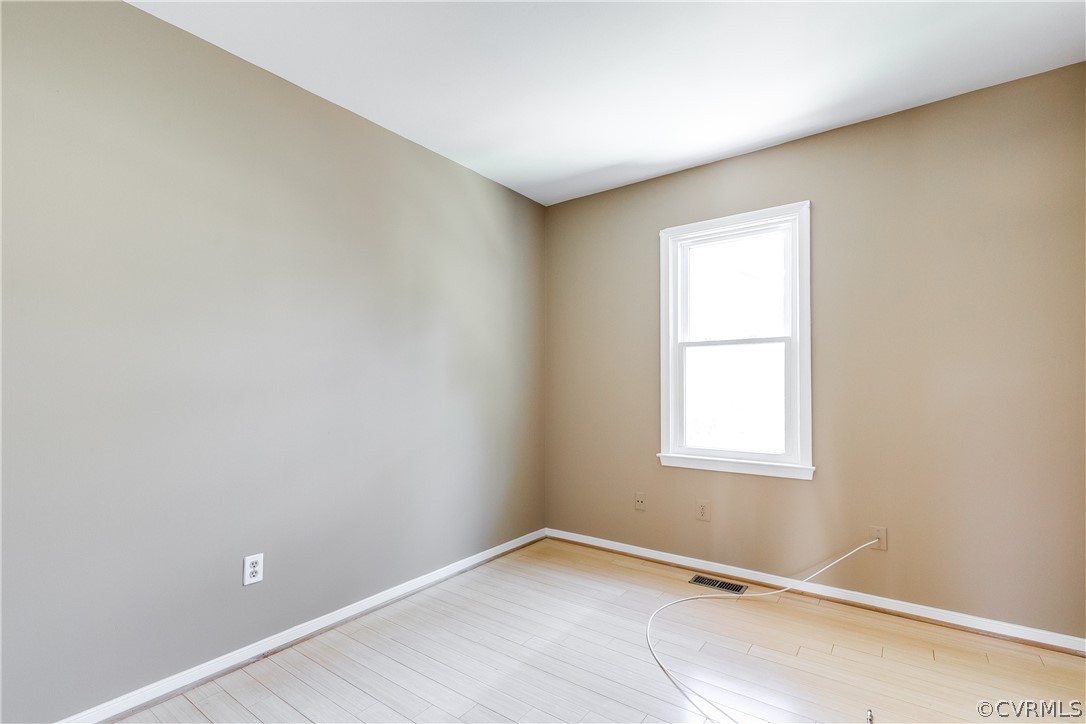 5212 South Jessup Road Chesterfield, VA 23832 - Photo 11 of 25 an empty room with a window
