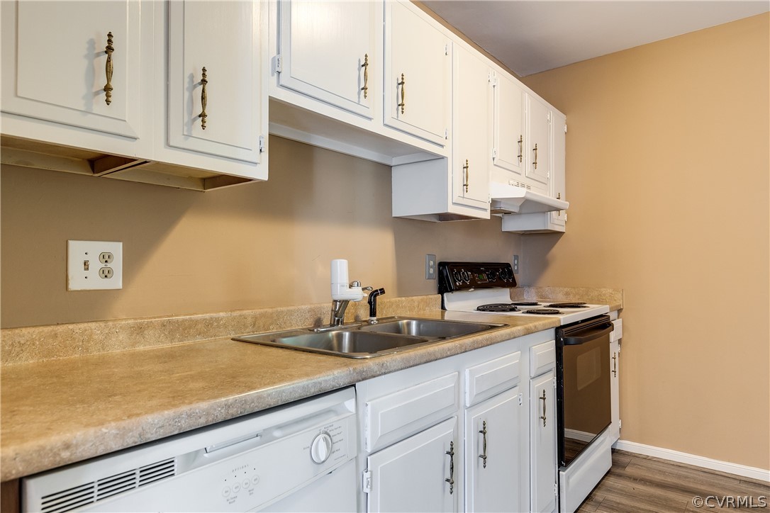 5212 South Jessup Road Chesterfield, VA 23832 - Photo 7 of 25 a kitchen with stainless steel appliances granite countertop a sink a stove and cabinets