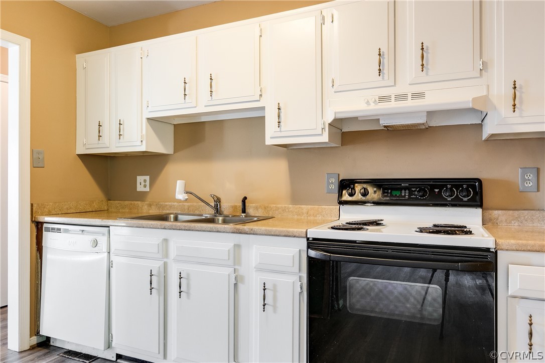 5212 South Jessup Road Chesterfield, VA 23832 - Photo 9 of 25 a kitchen with granite countertop white cabinets and white appliances