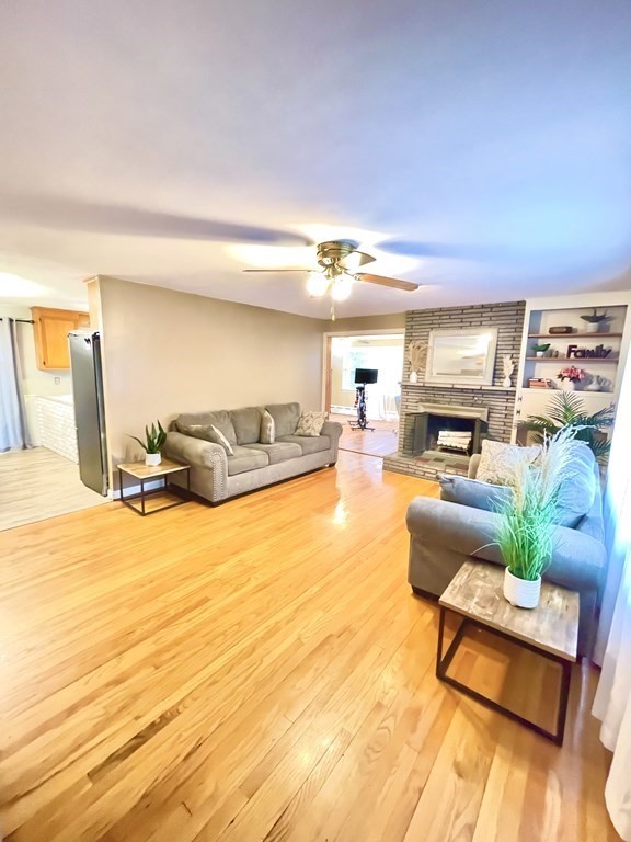 112 Laconia Street Springfield, MA 01129 - Photo 3 of 25