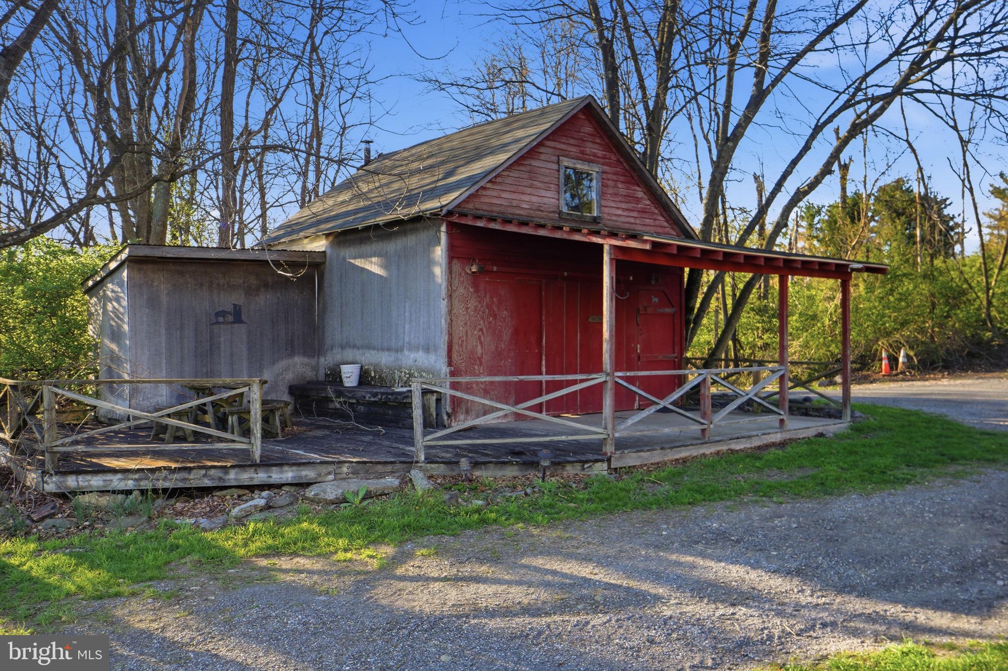 13405 John Kline Road Smithsburg, MD 21783 - Photo 52 of 96 Picnic Area in Guest House!