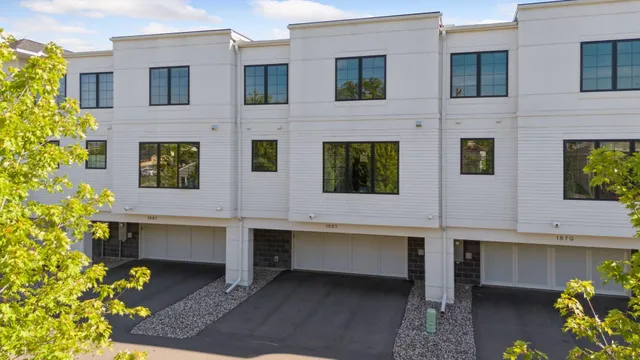 $1,549,900 | 1883 Symes Street, Long Lake, MN 55356