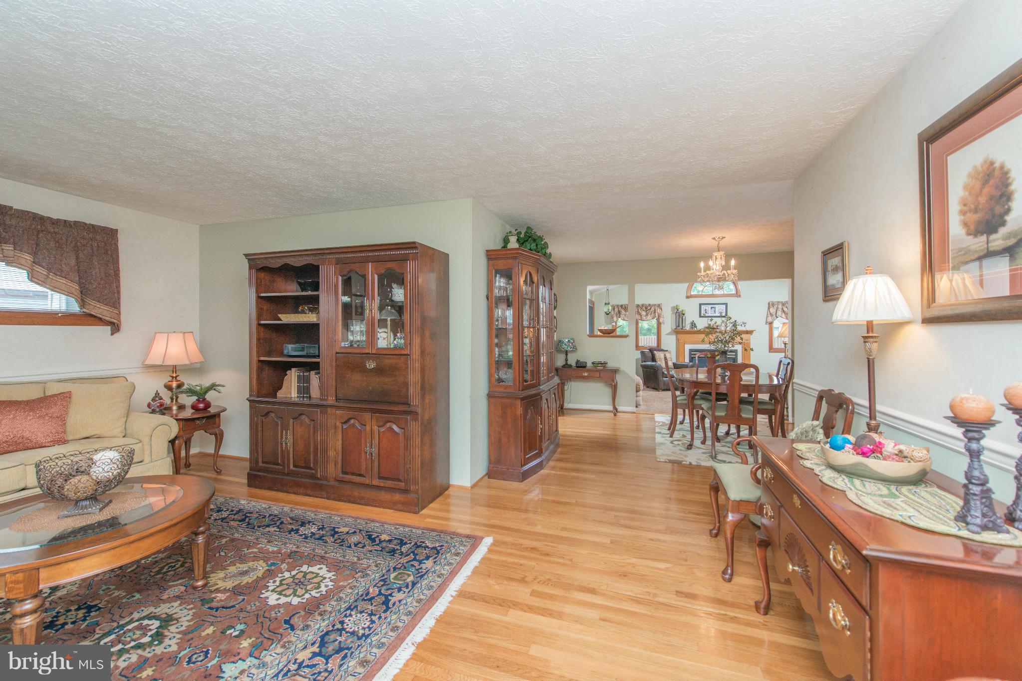 2444 Woodcroft Road Baltimore, MD 21234 - Photo 3 of 28 Living Room