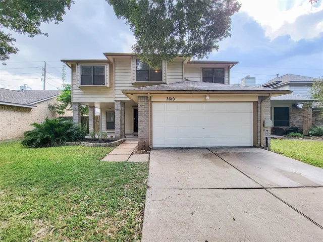a view of a house with backyard and a garden