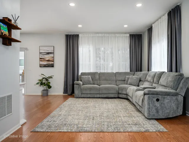 $395,000 | 1818 Kelberg Avenue, Hoffman Estates, IL 60192