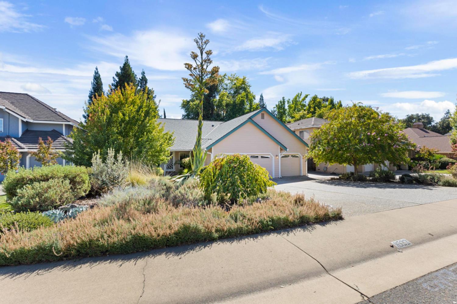 8522 Kenneth Ridge Court Fair Oaks, CA 95628 - Photo 2 of 46 Gallery Image 2