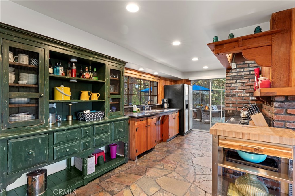 309 Castle Gate Road Lake Arrowhead, CA 92352 - Photo 4 of 58 Gallery Image 4