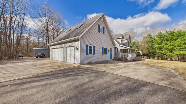 $569,900 | 10345 Red Oak Ridge, Howard City, MI 49329