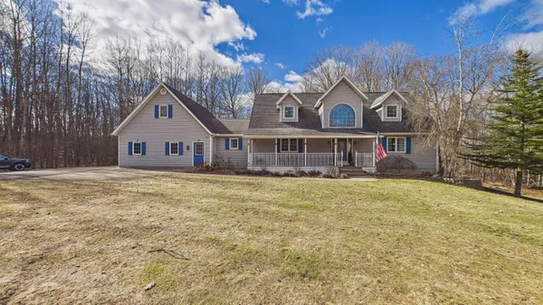 $569,900 | 10345 Red Oak Ridge, Howard City, MI 49329