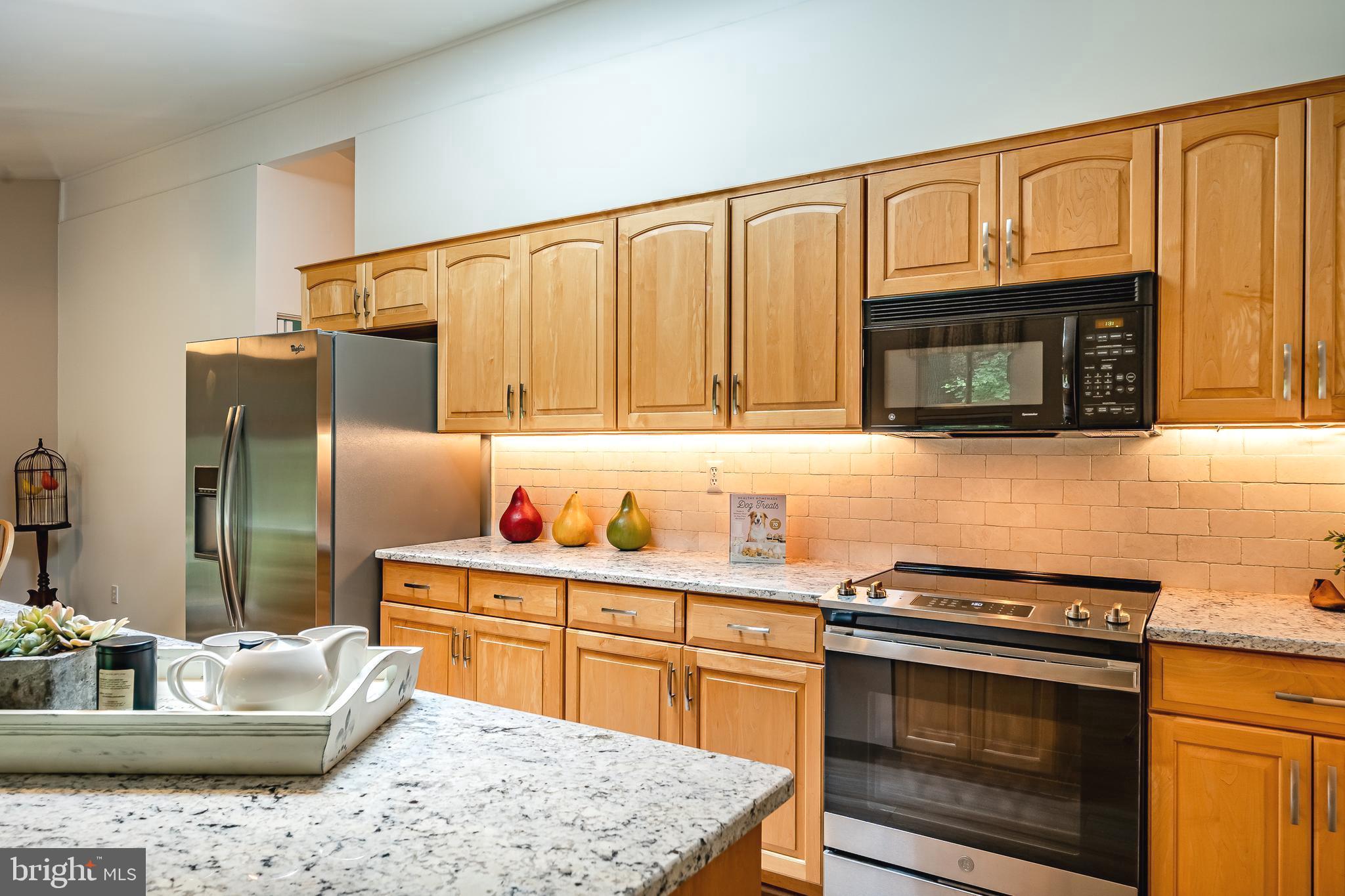 809 Old State Road Berwyn, PA 19312 - Photo 19 of 49 Granite counters and stainless appliances