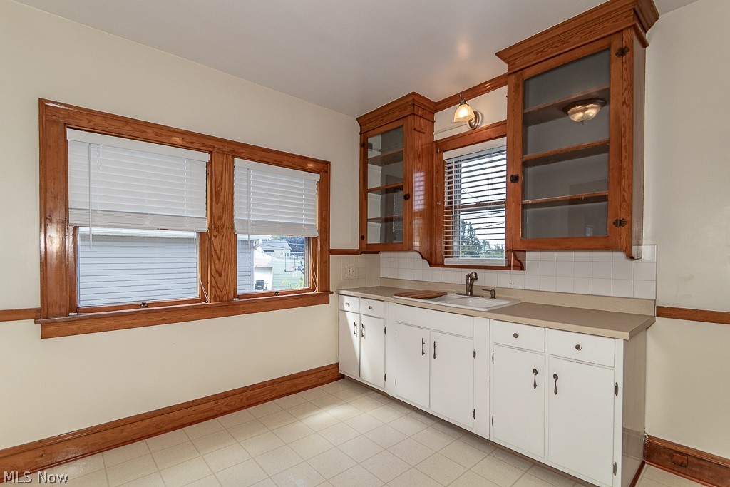 6806 Ridgewood Avenue Parma, OH 44129 - Photo 7 of 24