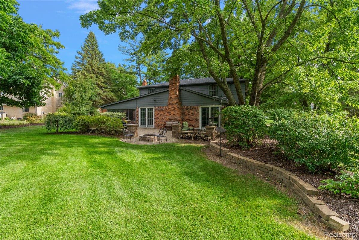 5033 Aintree Court Rochester, MI 48306 - Photo 52 of 64 Plenty of room to play
