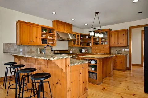 $949,000 | 3901 West 125th Terrace, Leawood, KS 66209