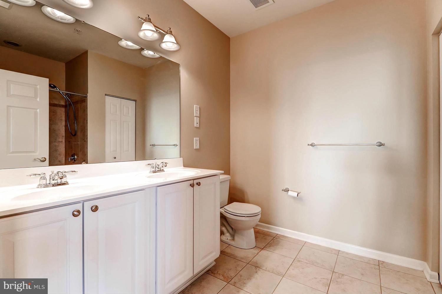 204 Secretariat Drive, Unit R Havre de Grace, MD 21078 - Photo 17 of 28 Bath (Master)