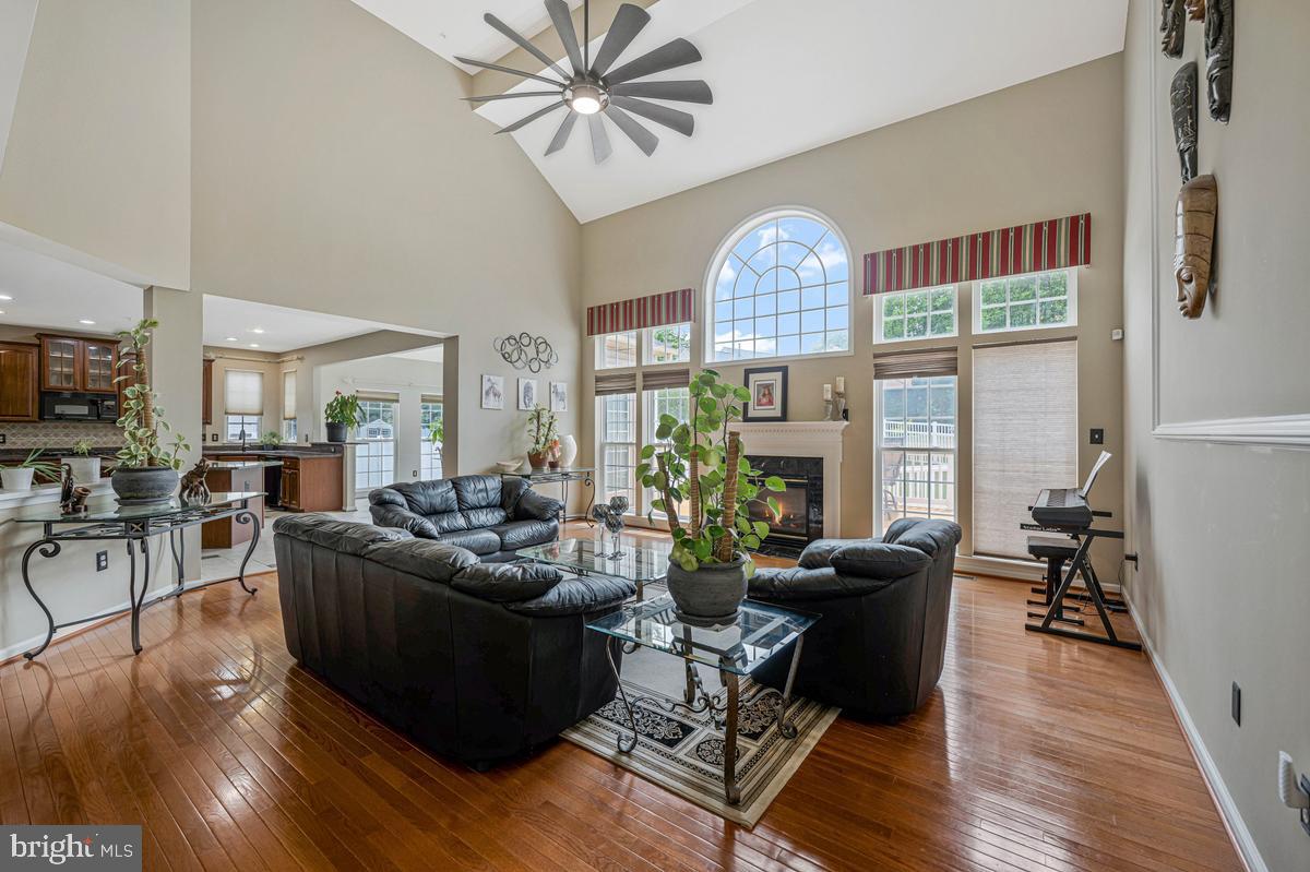 1117 Horizon View Place Accokeek, MD 20607 - Photo 17 of 59 Spacious living area with natural light.