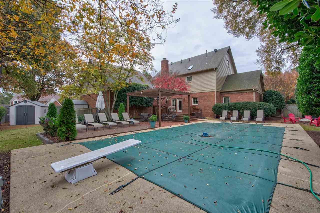 9162 Fox Ridge Road Germantown, TN 38139 - Photo 25 of 25 a view of a patio with table and chairs and potted plants