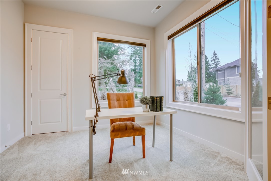 704 Pierce Avenue Northeast Renton, WA 98056 - Photo 6 of 25 Gallery Image 6