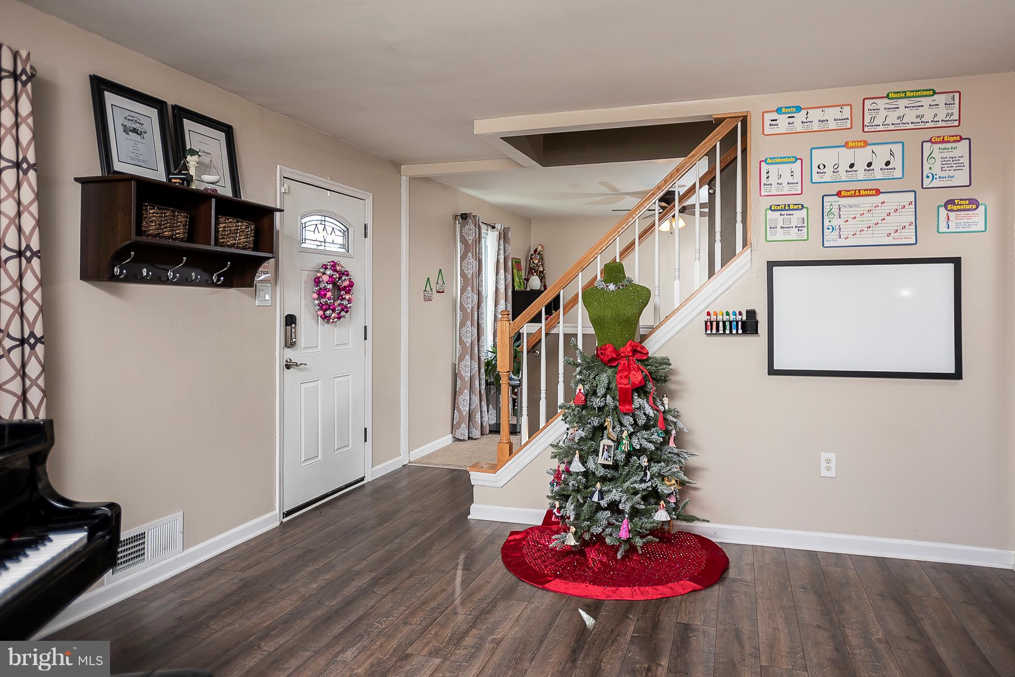 110 South Longcross Road Linthicum Heights, MD 21090 - Photo 3 of 31 Entry Foyer