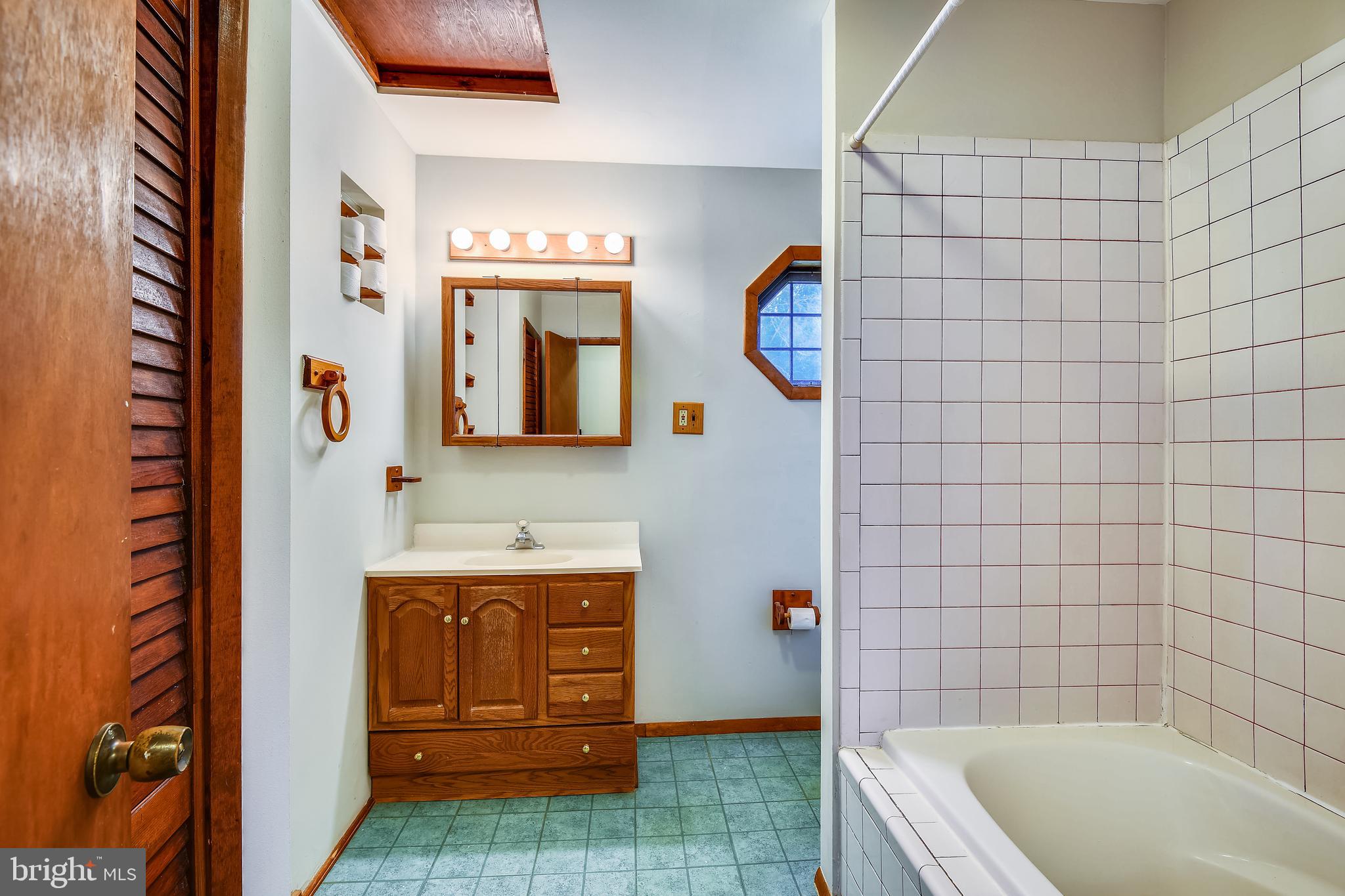 5874 Deale Beach Road Deale, MD 20751 - Photo 23 of 30 Hallway full bath