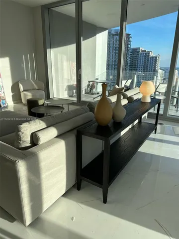 $18,900 | 300 Biscayne Blvd Way, Unit 2407, Miami, FL 33131