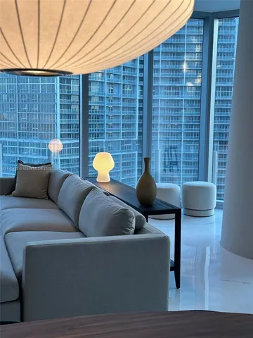 $18,900 | 300 Biscayne Blvd Way, Unit 2407, Miami, FL 33131