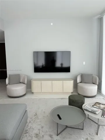 $18,900 | 300 Biscayne Blvd Way, Unit 2407, Miami, FL 33131