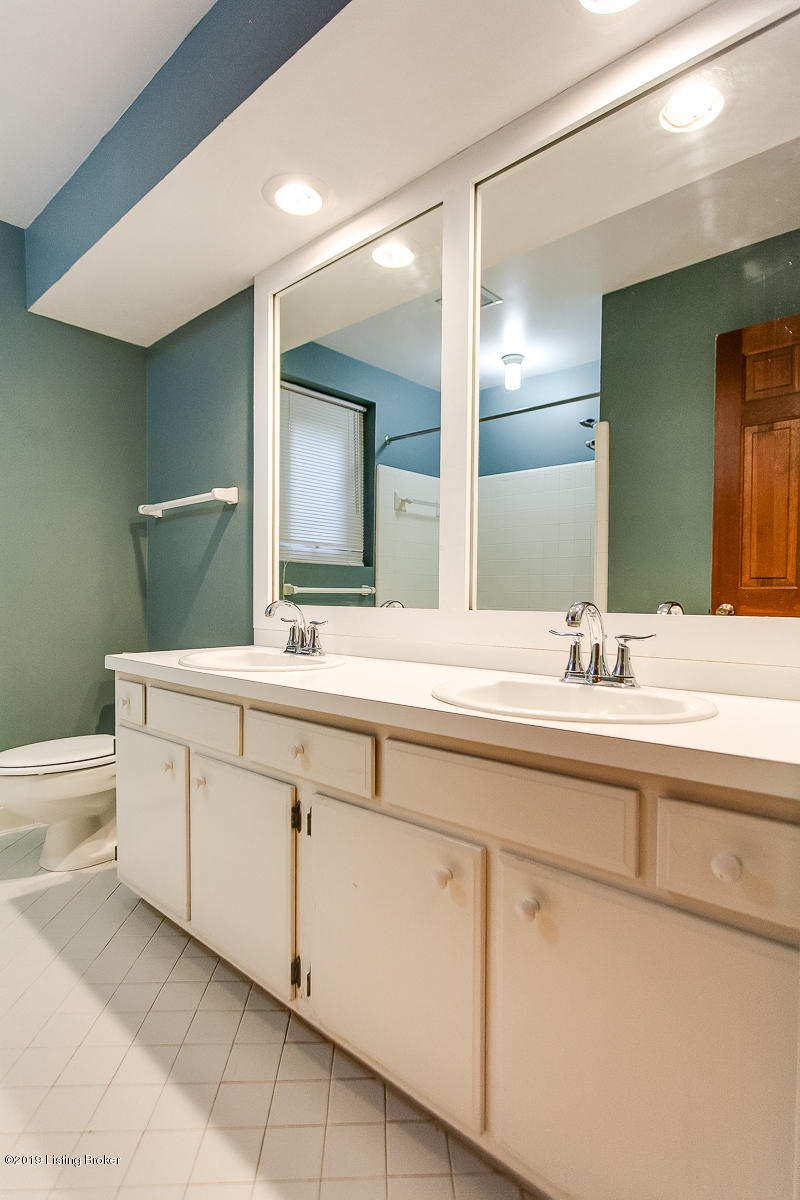 7245 Fox Harbor Road Prospect, KY 40059 - Photo 23 of 52 Guestbath3