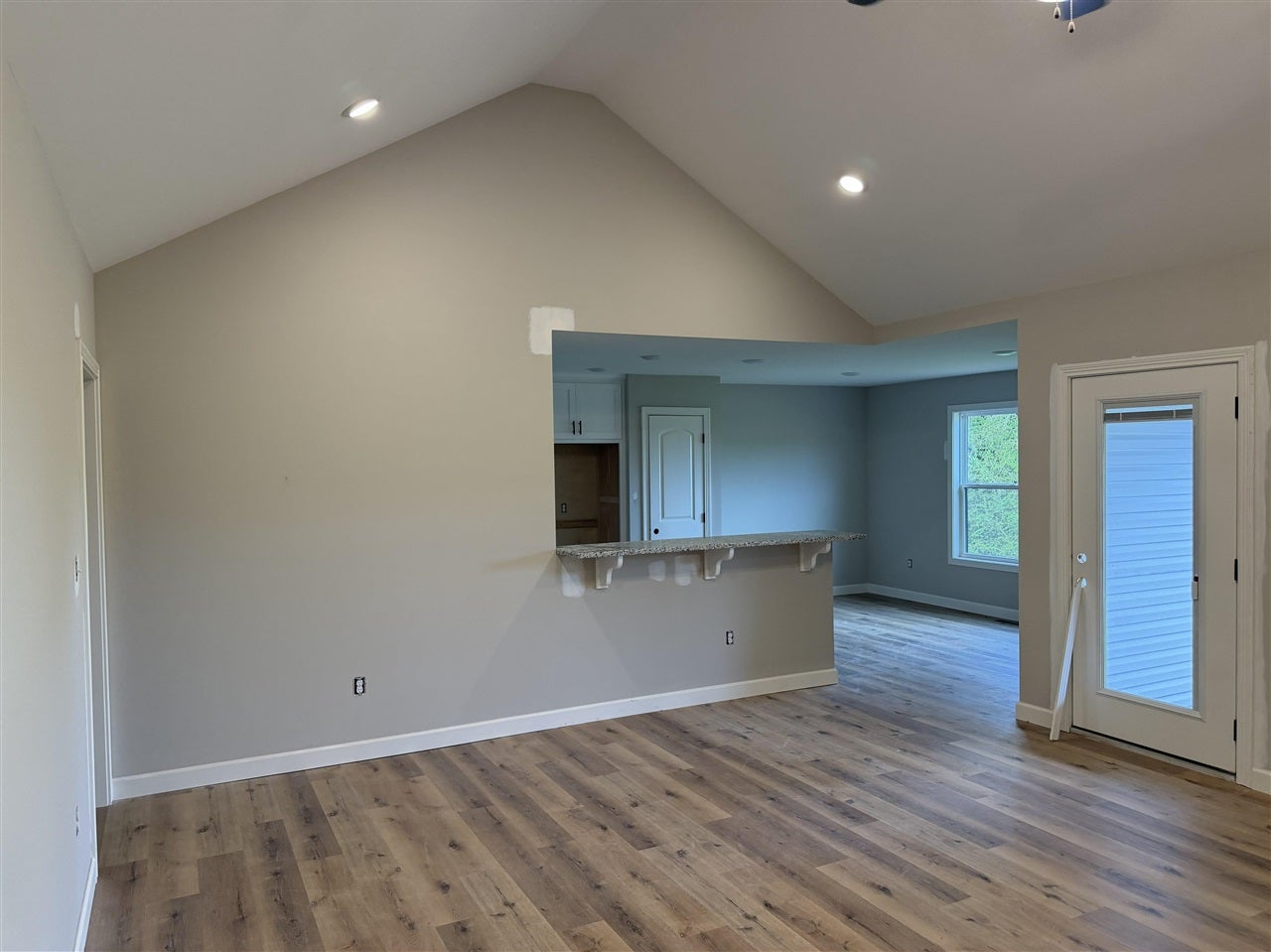 129 Ralph A Young Road Bowling Green, KY 42101 - Photo 4 of 20 Gallery Image 4
