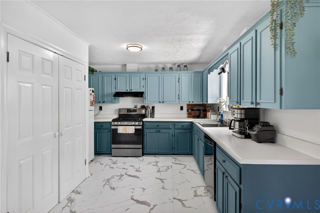 297 Deer Run Road Blackstone, VA 23824 - Photo 3 of 38