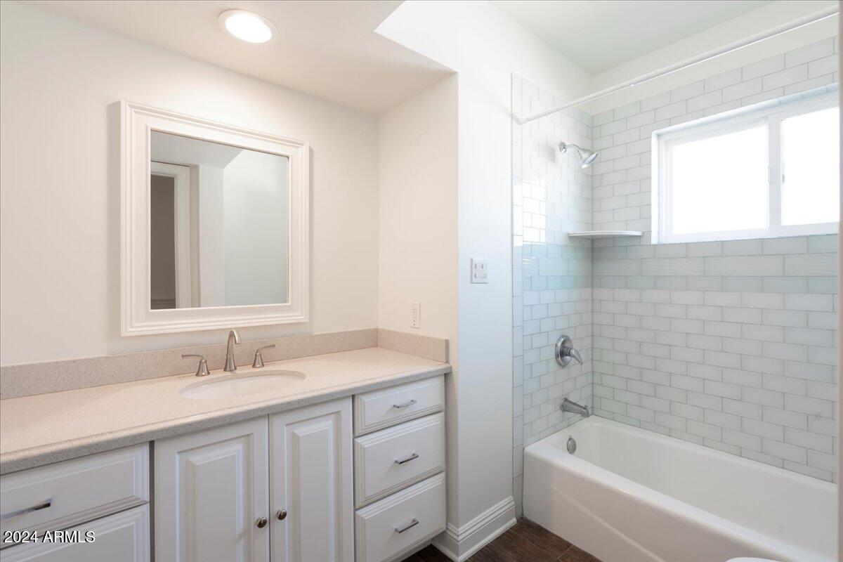 77 East Ocotillo Road Phoenix, AZ 85012 - Photo 24 of 34 25-30
