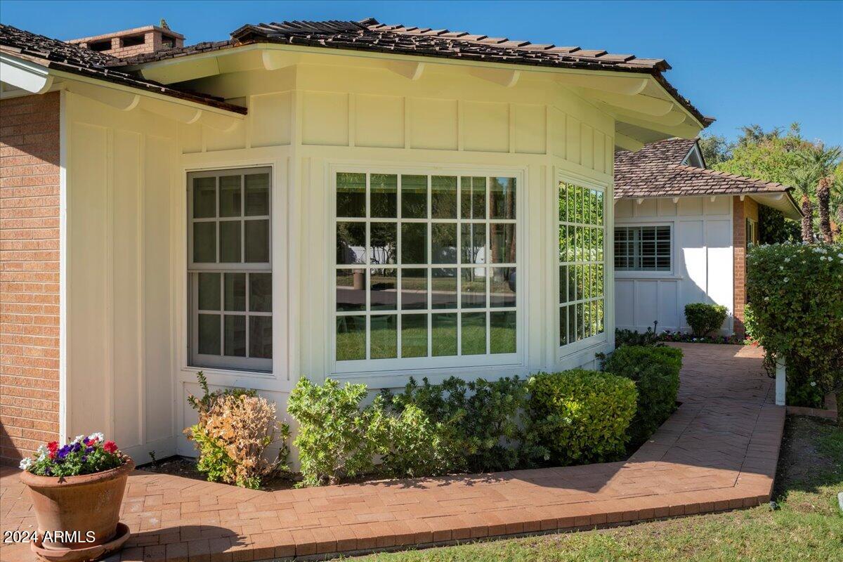 77 East Ocotillo Road Phoenix, AZ 85012 - Photo 4 of 34 05-07
