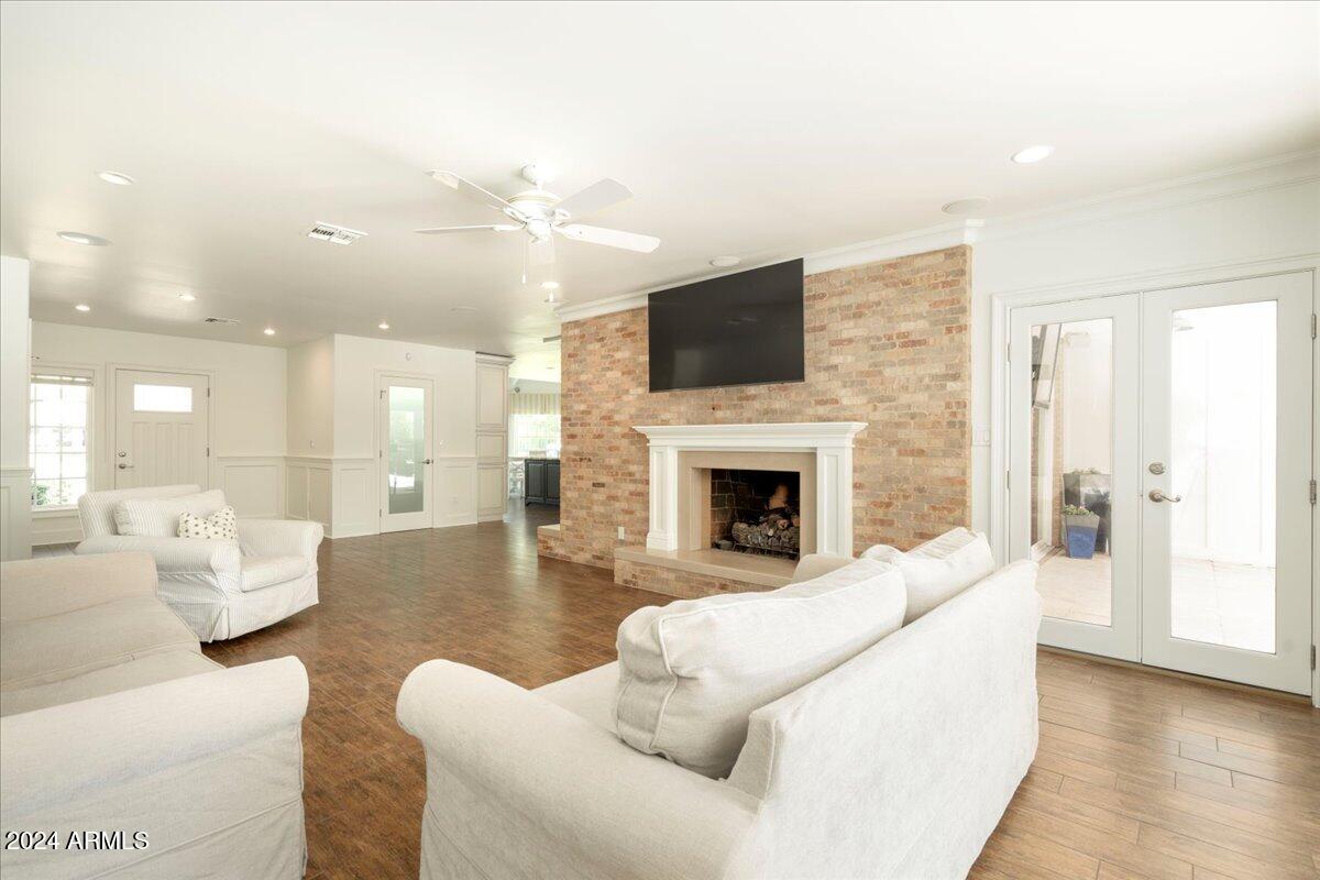 77 East Ocotillo Road Phoenix, AZ 85012 - Photo 7 of 34 08-10
