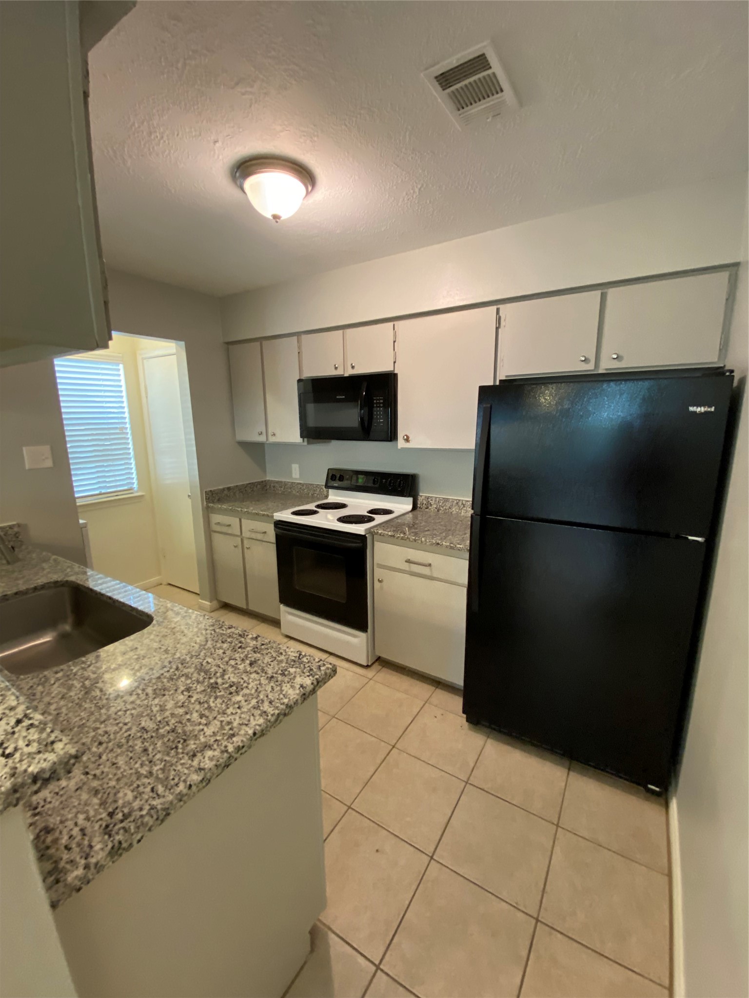 2401 Sycamore Avenue, Unit C2 Huntsville, TX 77340 - Photo 14 of 21