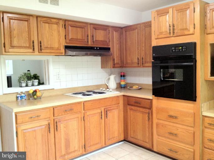 9828 Cherry Tree Lane Silver Spring, MD 20901 - Photo 4 of 17 Large, eat- in area kitchen