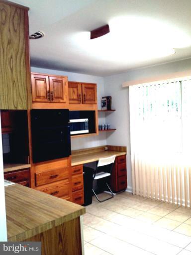 9828 Cherry Tree Lane Silver Spring, MD 20901 - Photo 5 of 17 Kitchen