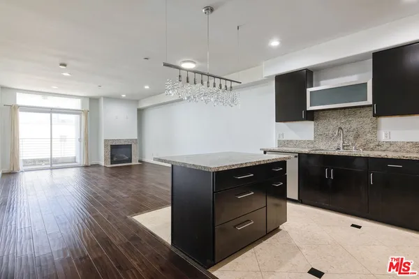 $3,395 | 401 North Serrano Avenue, Unit 304, Los Angeles, CA 90004