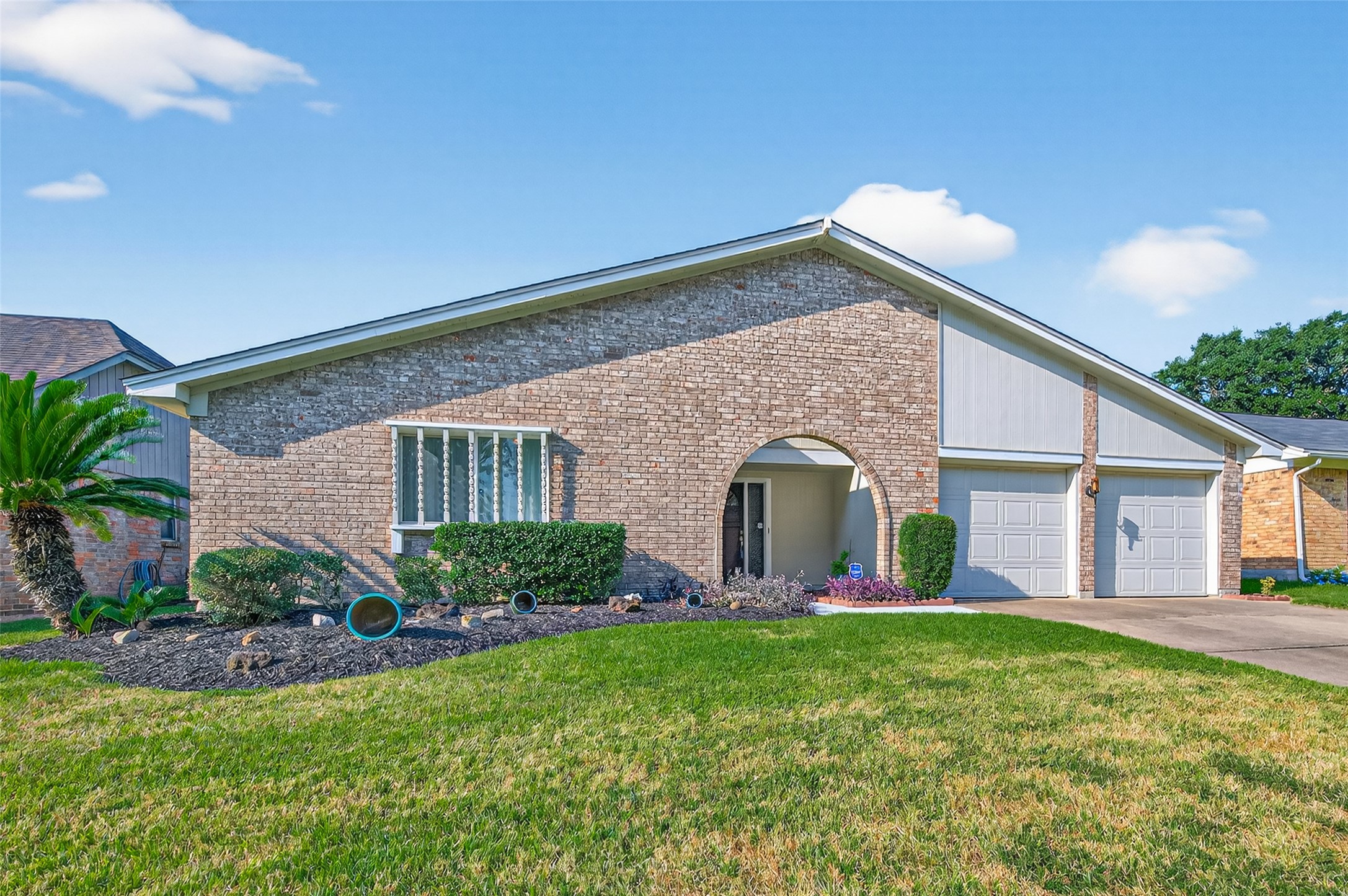 6230 Sunnygate Drive Spring, TX 77373 - Photo 2 of 40 a front view of a house with garden