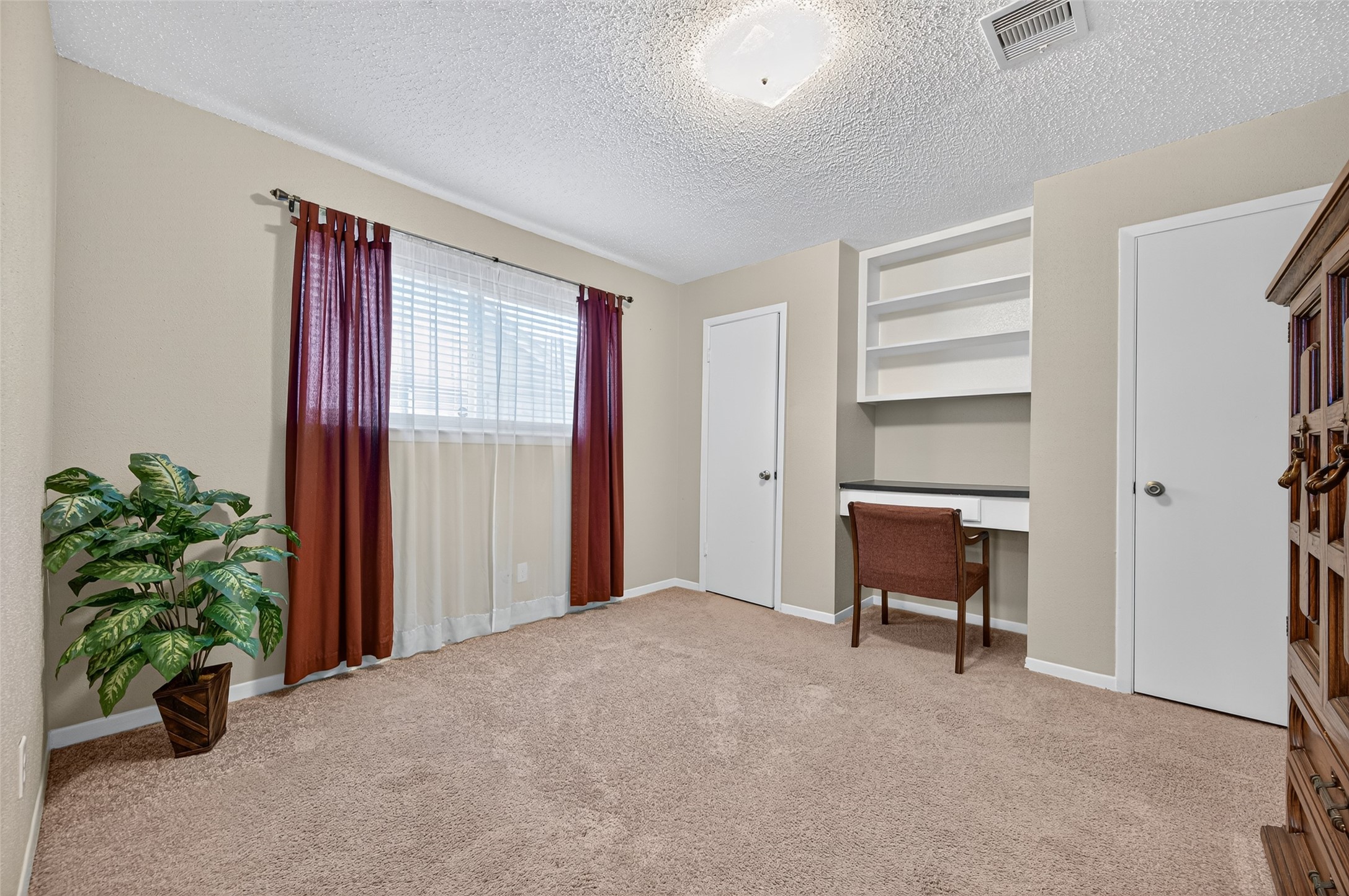 6230 Sunnygate Drive Spring, TX 77373 - Photo 29 of 40 a view of empty room with window and flower pot