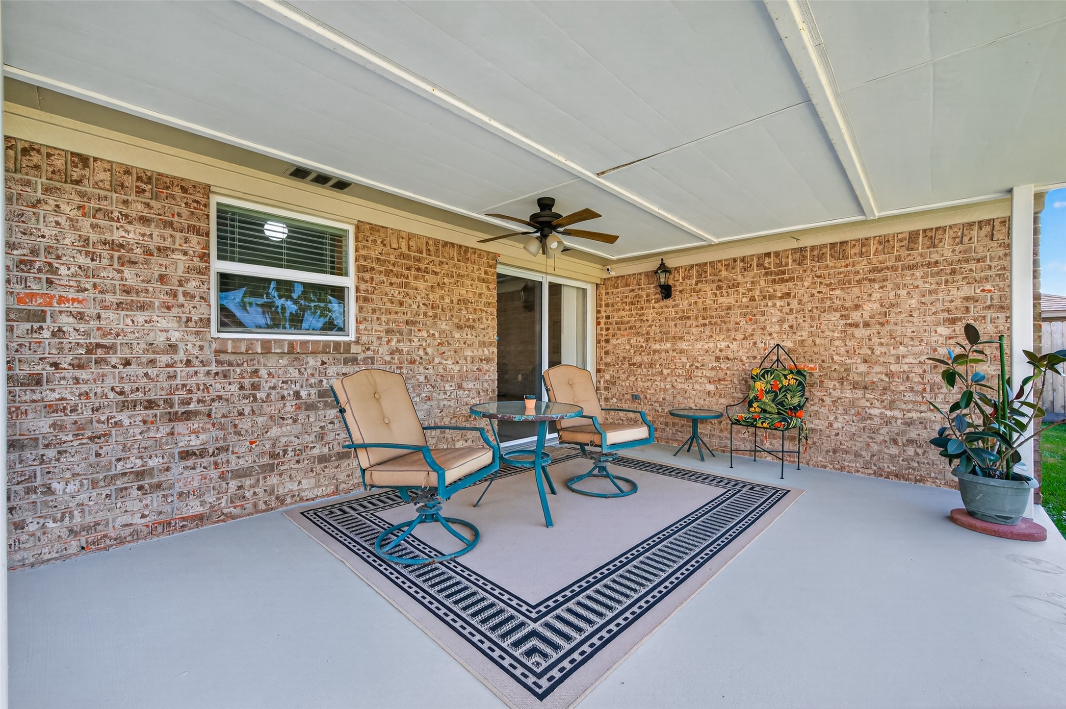 6230 Sunnygate Drive Spring, TX 77373 - Photo 35 of 40 a living room with furniture