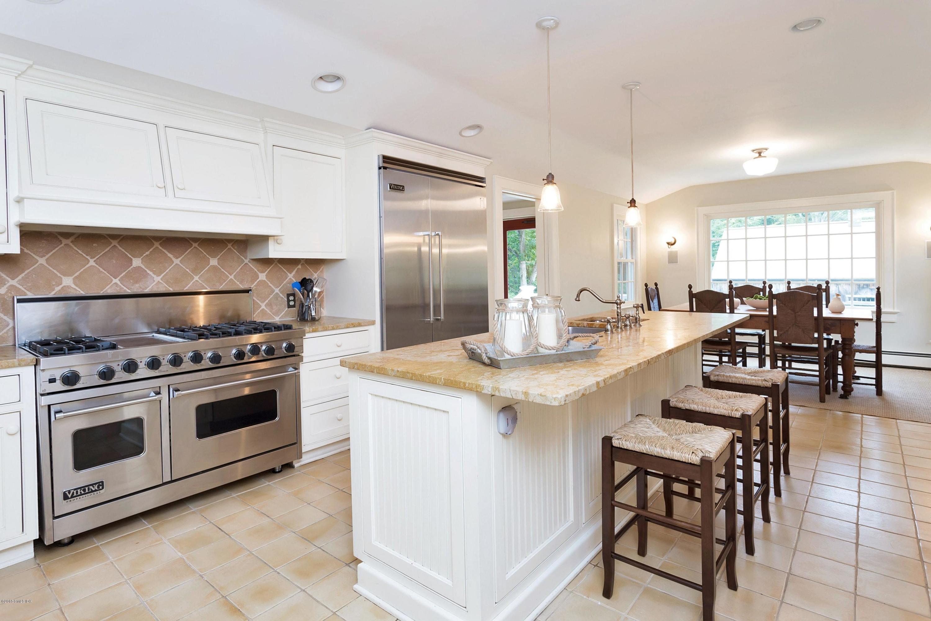 25 Fanton Hill Road Weston, CT 06883 - Photo 8 of 26 Gourmet Eat in Kitchen