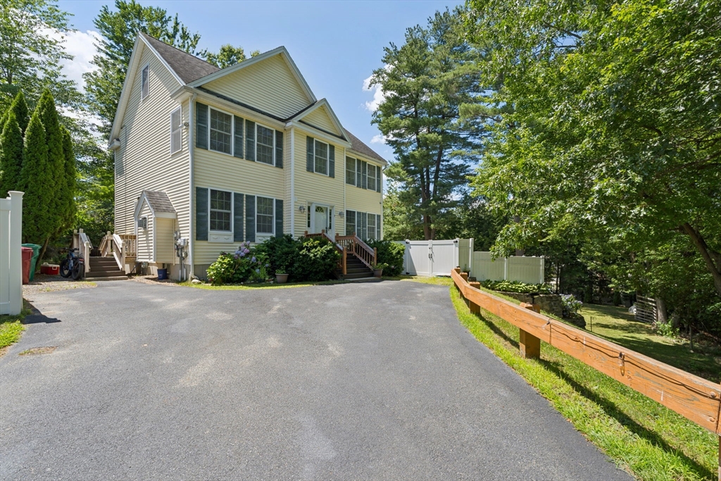 9 Perron Way Lowell, MA 01854 - Photo 3 of 42