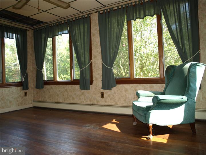 338 Moods Road Monroeville, NJ 08343 - Photo 6 of 13 Sun Room