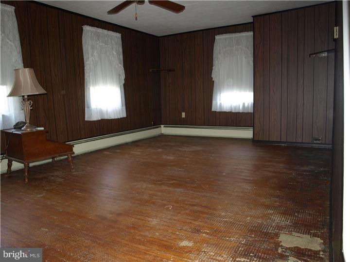 338 Moods Road Monroeville, NJ 08343 - Photo 7 of 13 Living Room