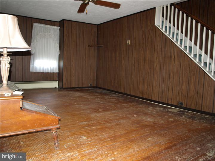 338 Moods Road Monroeville, NJ 08343 - Photo 8 of 13 Living Room